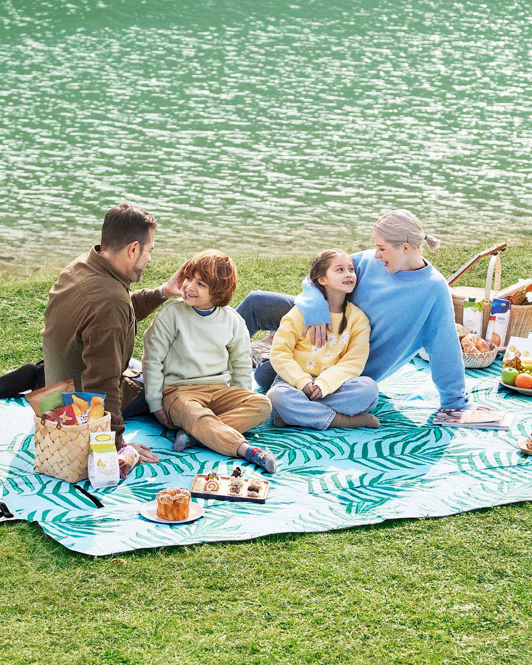 Foldable Waterproof Picnic Mat