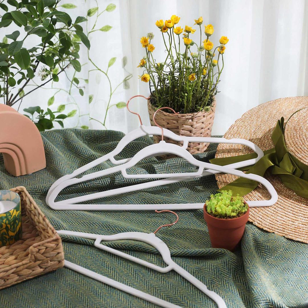 White 50 Pack Non-Slip Clothes Hangers