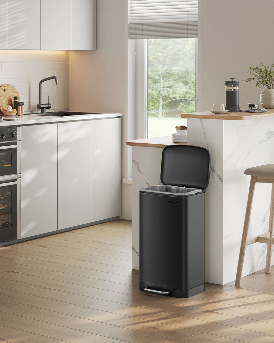 Black Step Trash Can with Inner Bucket