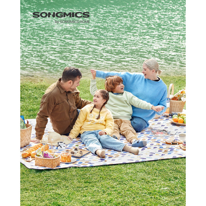 SONGMICS Picnic Blanket 300 x 200 cm Leaf Pattern