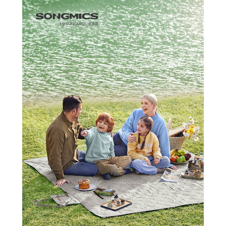 SONGMICS Picnic Blanket 200 x 200 cm Leaf Pattern and Khaki