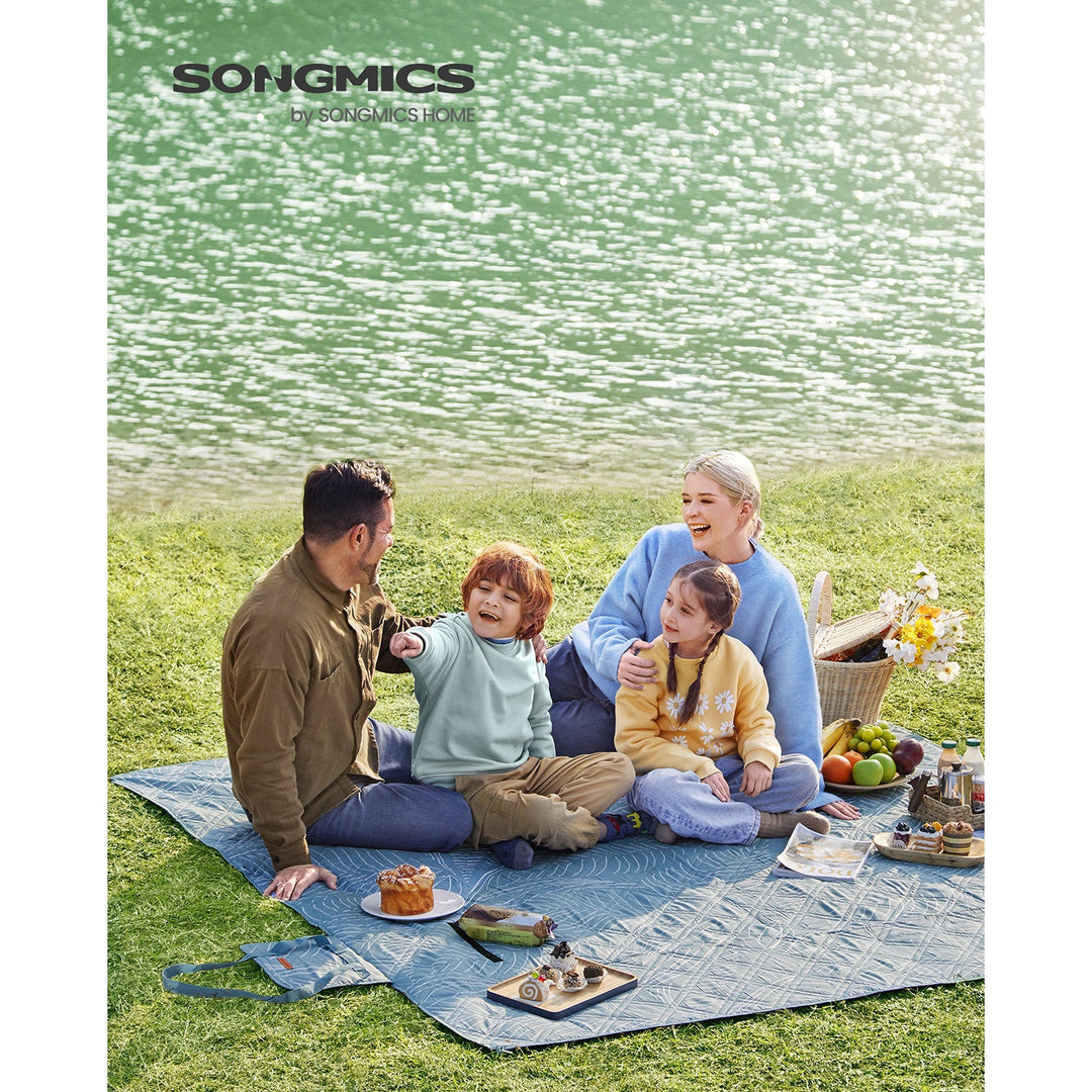 SONGMICS Picnic Blanket 200 x 200 cm Leaf Pattern and Blue