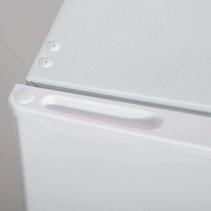 91 Litre Freestanding Under Counter Fridge with Chiller Box, Reversible Door, Adjustable Thermostat 47.5cm Wide Noise Level: Decibels 40 White